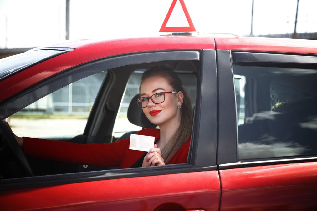 Anteprima: Patente B, le nuove regole volute dall’UE: dalla licenza a 17 anni a esami più duri