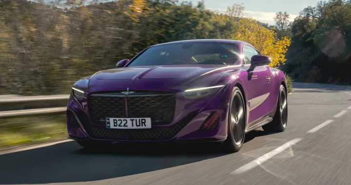 Bentley Batur, partiti i test su strada. Consegne nel 2023
