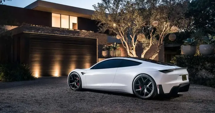 Tesla Roadster: dopo nove anni, c’è la data ufficiale del debutto