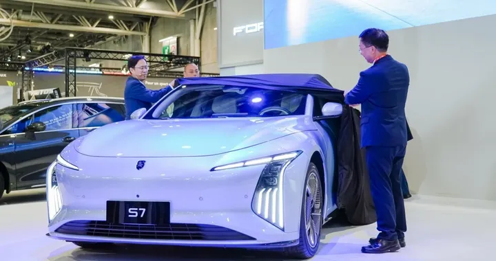 Forthing S7, la berlina elettrica di Dongfeng arriva in Italia. Cosa sappiamo