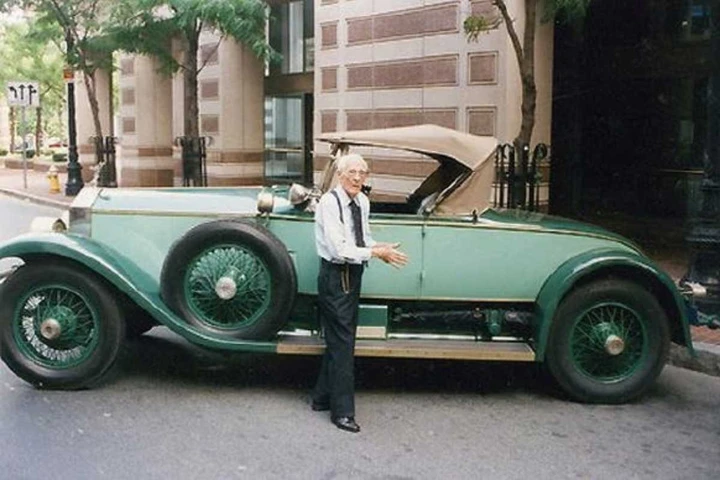 77 anni con la stessa auto: il primato di un proprietario... di 102 anni
