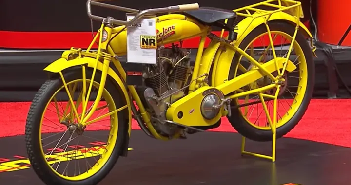 Una Cyclone V-Twin del 1915 venduta ad un'asta record: 1,3 milioni di dollari