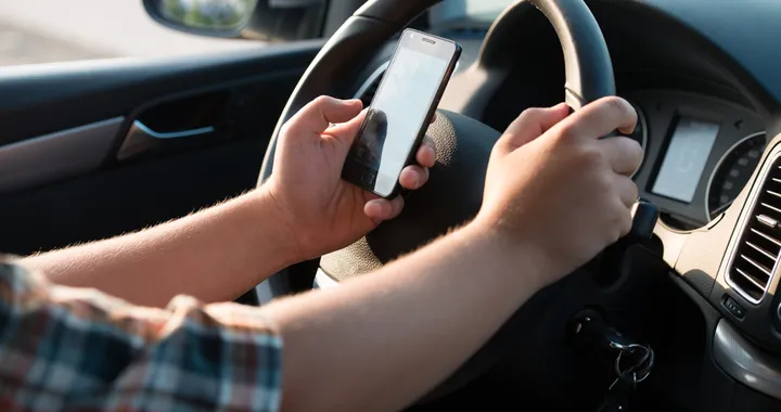 ControSterzo: italiani al volante, scarsa attenzione alla strada | Replay