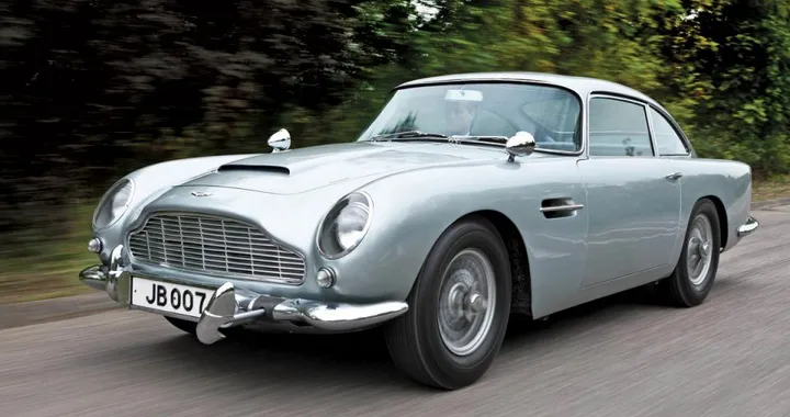 Aston Martin DB5, l'auto di James Bond in &quot;Goldfinger&quot; torna in produzione