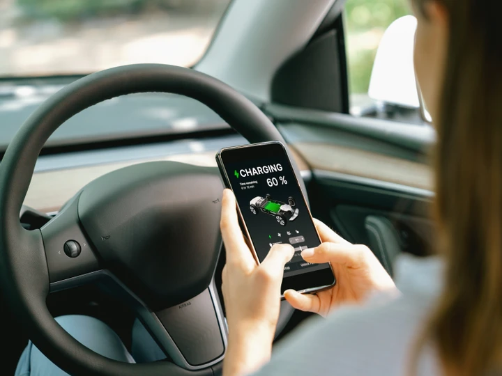 I test in condizioni reali confermano l’elevata efficienza della ricarica wireless per le auto elettriche