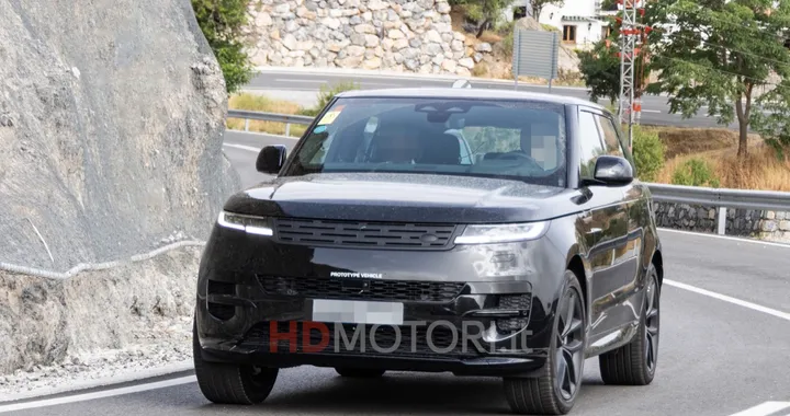 Range Rover elettrica, nuove foto spia dei test di sviluppo