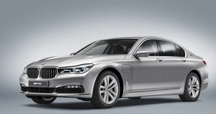 BMW Serie 7: nel 2019 l'ibrida plug-in da 390 CV | RUMOR