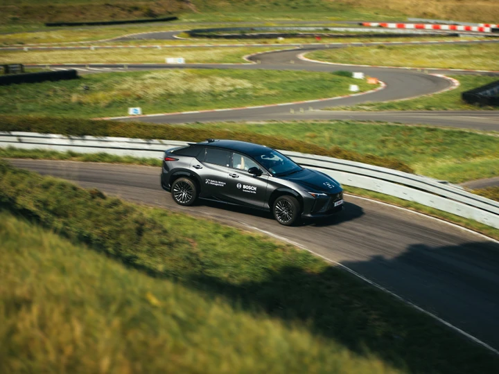 Bosch testa la guida autonoma di Livello 3: mani libere fino a 120 km/h