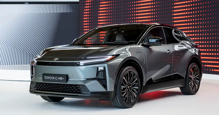 Toyota C-HR+ è tutta nuova e diventa un SUV elettrico