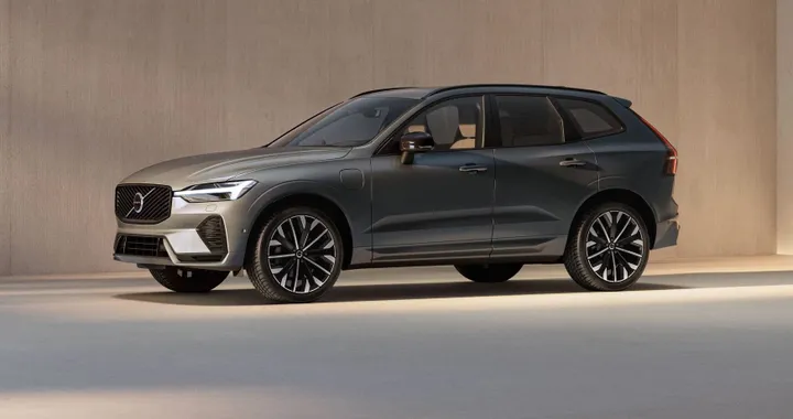 Volvo XC60, il SUV si aggiorna: ritocchi al look e più tecnologia