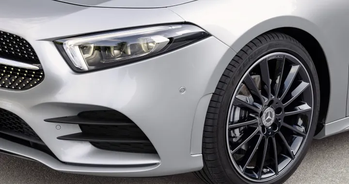 Mercedes-AMG A45: le foto spia del restyling durante i test sulla neve