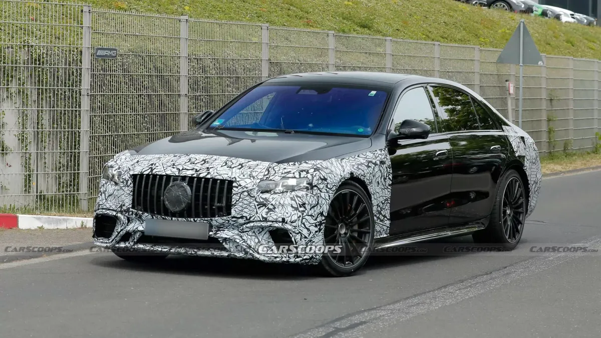 Mercedes S63 AMG: in arrivo il restyling dell'ammiraglia di Stoccarda. Foto spia