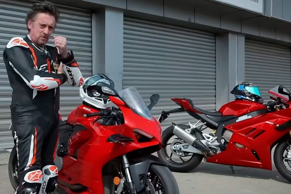 Richard Hammond prova una moto cinese in pista, confronto con Ducati Panigale V2