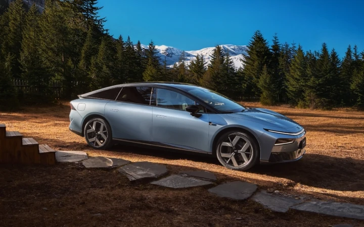 Xpeng P7+ 2026 sta arrivando in Europa: debutto al Salone di Bruxelles