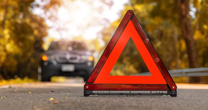 Un triangolo d’emergenza a LED che si ricarica da solo: più visibilità e sicurezza in auto e moto Un triangolo d’emergenza a LED che si ricarica da solo: più visibilità e sicurezza in auto e moto