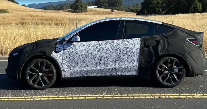 Nuova Tesla Model Y Performance, il debutto è vicino: ecco cosa sappiamo