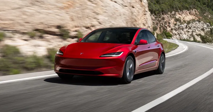 Tesla Model 3 RWD, ufficiale in Italia la Long Range: 702 km di autonomia