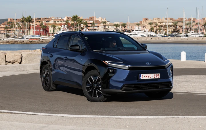 Nuova Toyota bZ4X sta arrivando in Italia: caratteristiche, motori e prezzi del restyling