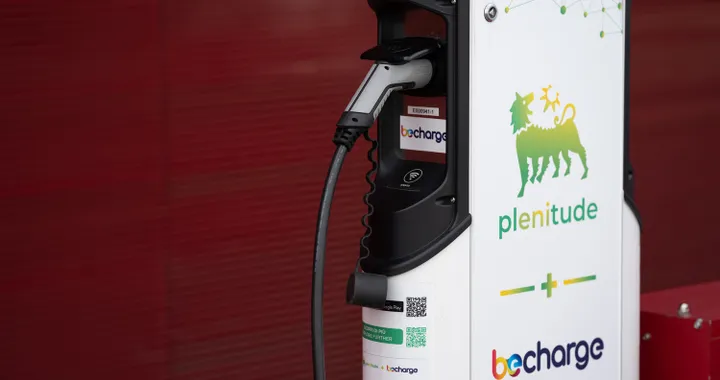 Plenitude e LeasePlan insieme per la ricarica delle auto elettriche a noleggio