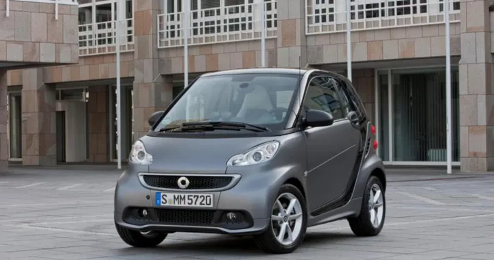 Smart ForTwo: termina la produzione della piccola auto per la città. Nel 2025 l'erede