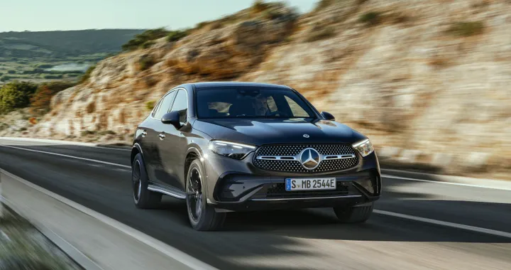 Mercedes GLC Coupé, debutta la nuova generazione. Solo motori elettrificati
