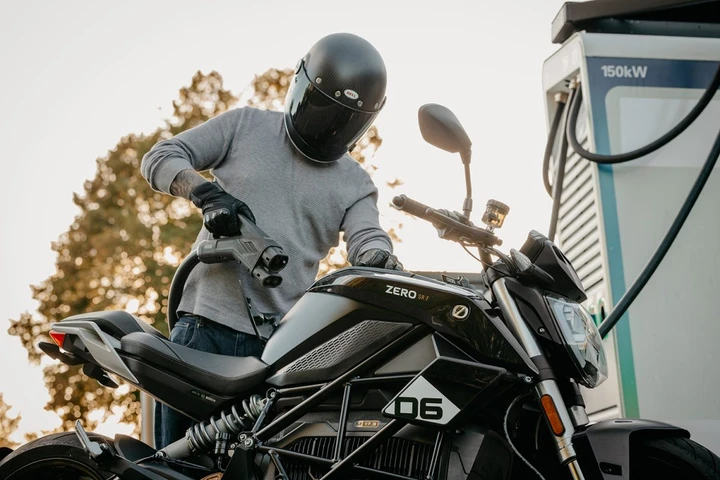 Zero Motorcycles: la ricarica rapida sulle moto arriverà nel 2027