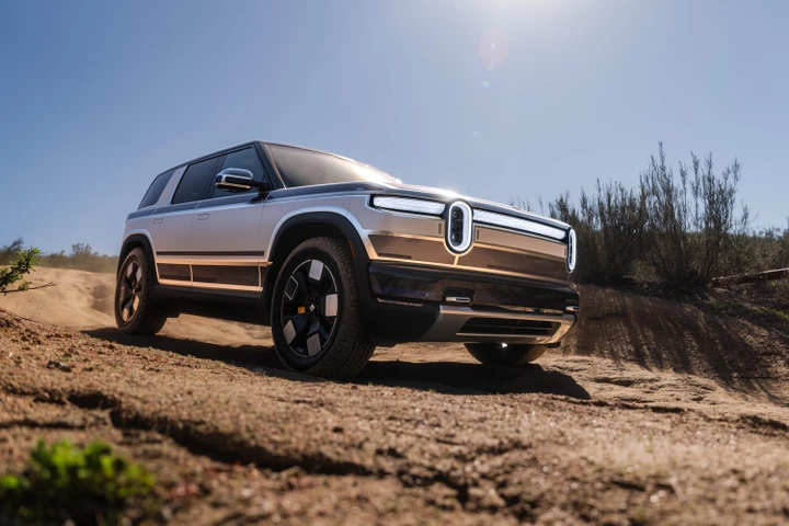 Rivian R2 è quasi pronto al debutto, a marzo i dettagli del SUV elettrico