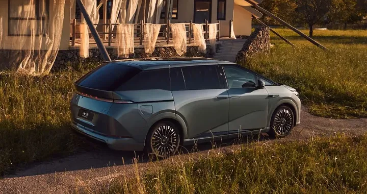 Nuova Xpeng X9 EREV, monovolume Super Range Extender con autonomia di 1.600 km