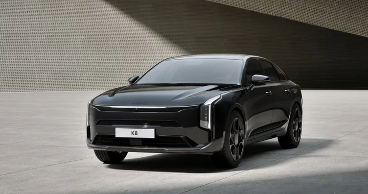 Kia K8, per la berlina arriva il restyling. Nuovo look e più comfort