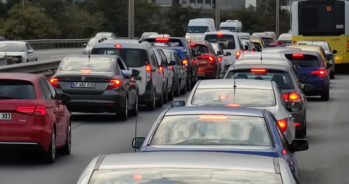 Stop alle endotermiche, l'Unione Europea potrebbe aprire agli e-fuel