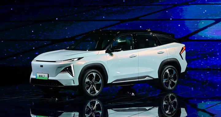 Geely porta al debutto il nuovo marchio Galaxy: solo modelli Plug-in ed elettrici