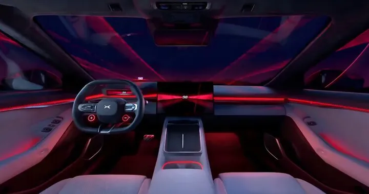 Nuova Xpeng P7, interni e tecnologia della fastback elettrica: prime informazioni