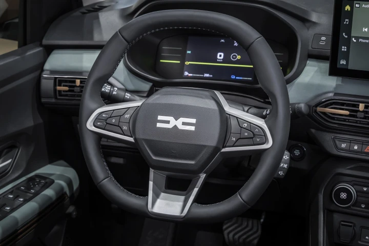 Dacia Jogger 2026, come cambiano gli interni con il restyling