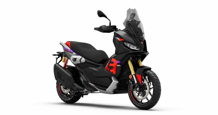 Debutta la nuova Aprilia SR GT 400 2026: ecco com'è fatto il nuovo scooter per viaggiare