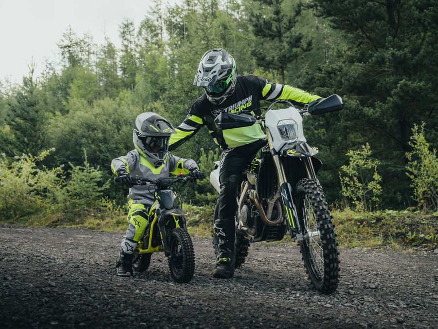 Triumph pensa ai bambini con la sua gamma di moto elettriche off-road