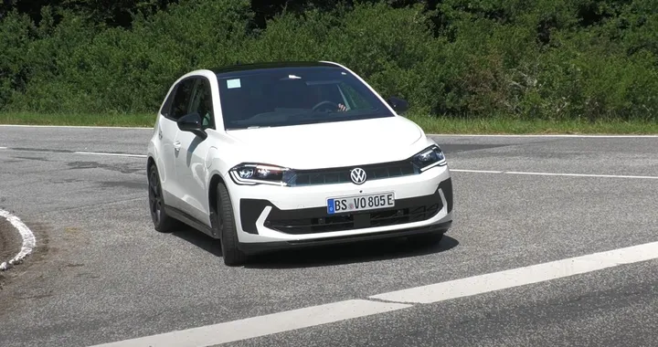 Nuova Volkswagen ID.2, avvistata ancora su strada l'elettrica da 25 mila euro | Video