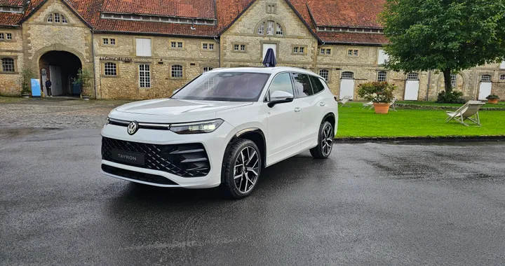 Volkswagen Tayron, ufficiale il nuovo SUV erede di Tiguan Allspace. Fino a 7 posti