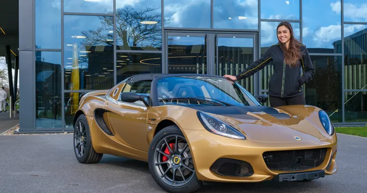 Lotus Elise, l'ultimo esemplare finisce nel garage di Elisa Artioli: una storia d'amore