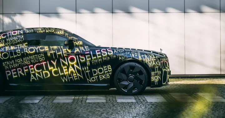 Rolls-Royce, l'elettrica Spectre si fa spiare per la prima volta