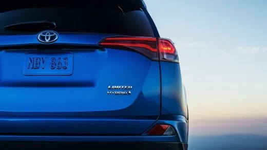 Toyota RAV4 Hybrid: il teaser del SUV ibrido