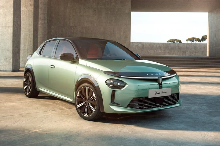 Nuova Lancia Ypsilon ibrida: offerta con finanziamento per le pronte consegna. Ecco cosa prevede