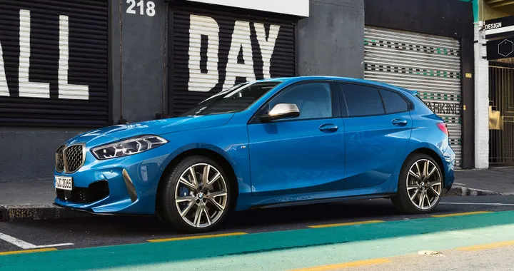 BMW Serie 1, nuovi test per il restyling al Nurburgring. Foto spia