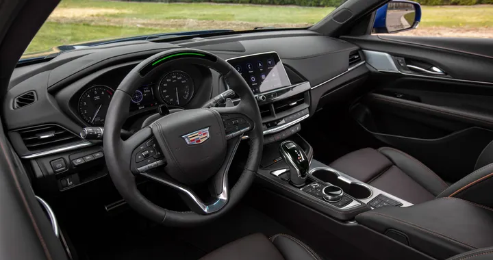 Cadillac, il Super Cruise evolve: arriva il cambio automatico di corsia