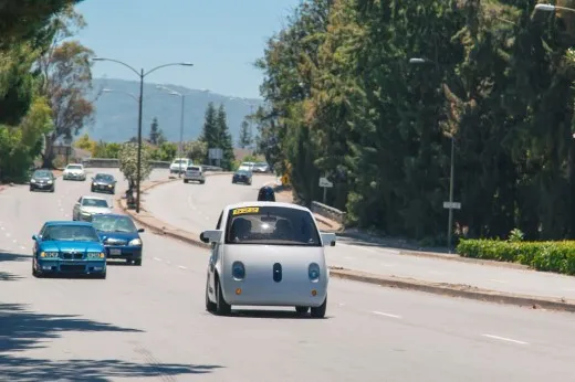 Google cerca di mappare le buche dell'asfalto in modo da poterle evitare