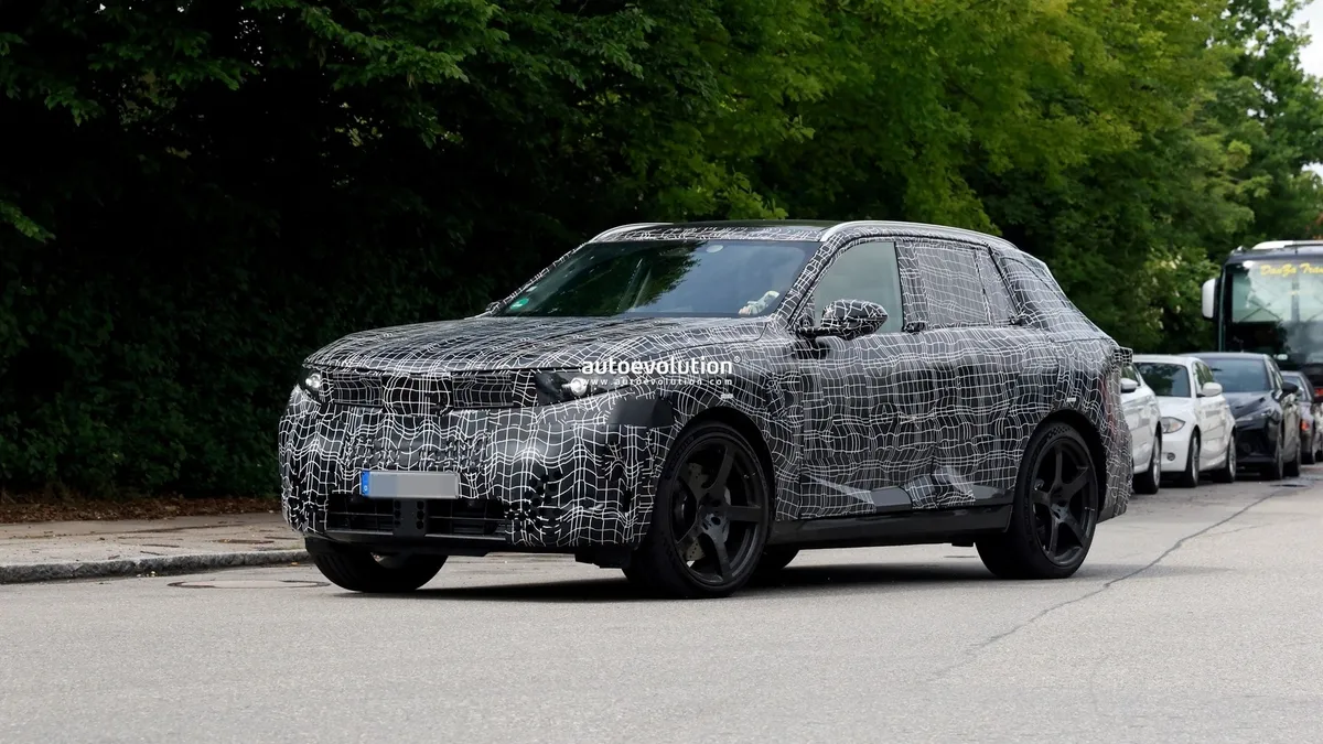 BMW iX5: oltre 650 cavalli per il SUV elettrico | Foto spia