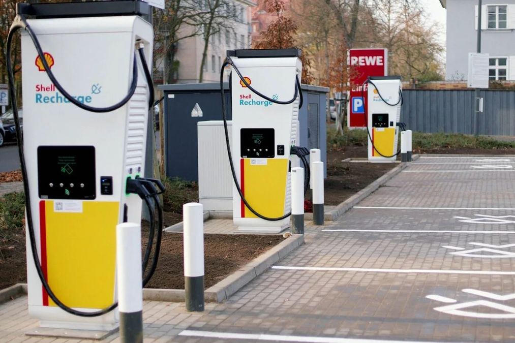 Shell testa i prezzi dinamici per le stazioni di ricarica rapida