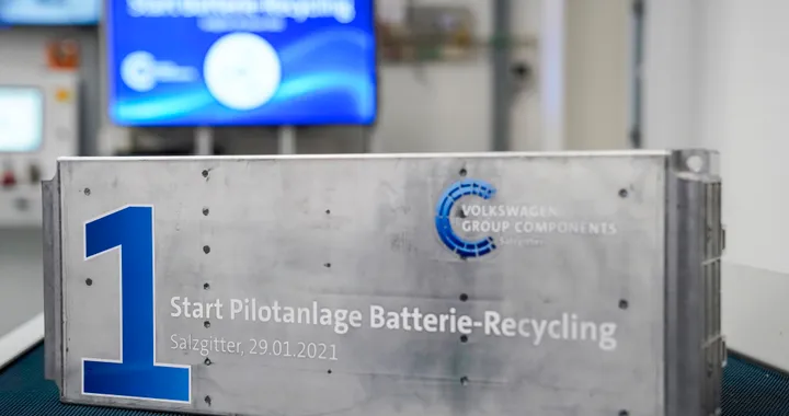 Volkswagen apre il primo impianto per il riciclo delle batterie delle auto elettriche