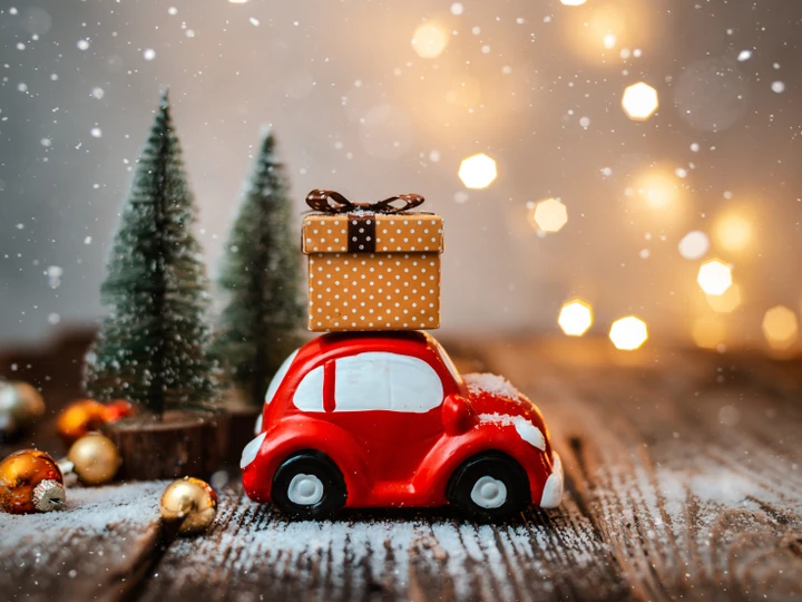 Regali di Natale per chi guida: idee utili sotto i 20€