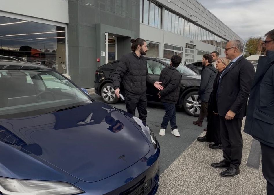 Tesla, Gualtieri è il primo sindaco a provare la Full Self Driving di ultima generazione