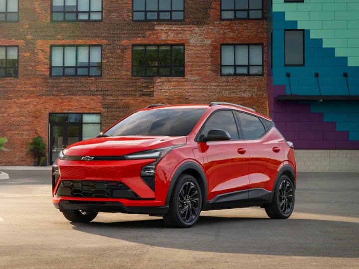 Torna la Chevrolet Bolt e punta su autonomia e tecnologia